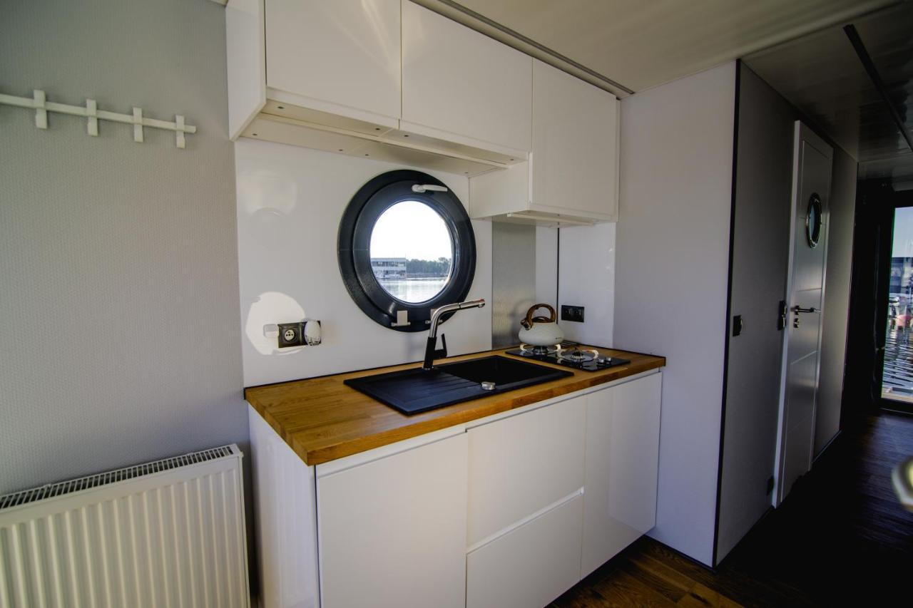 Houseboat- Dom Na Wodzie Z Sauna I Mozliwoscia Plywania Iława Exterior foto